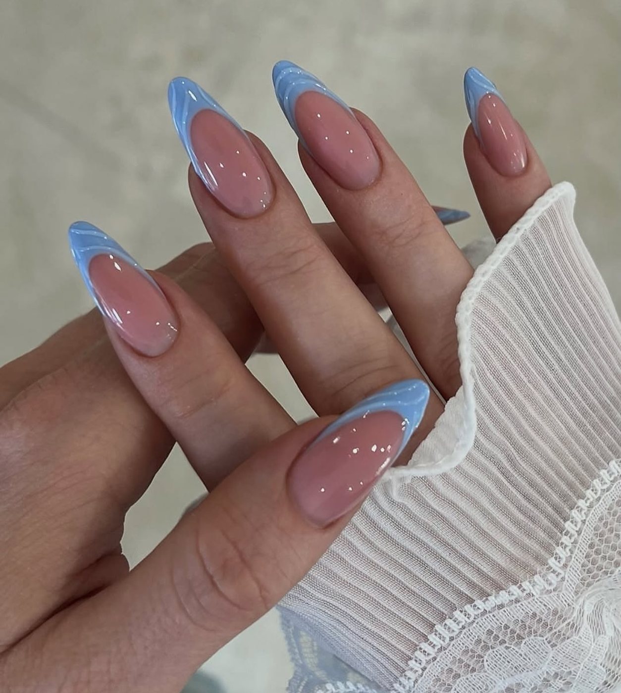 Blaue French Nails