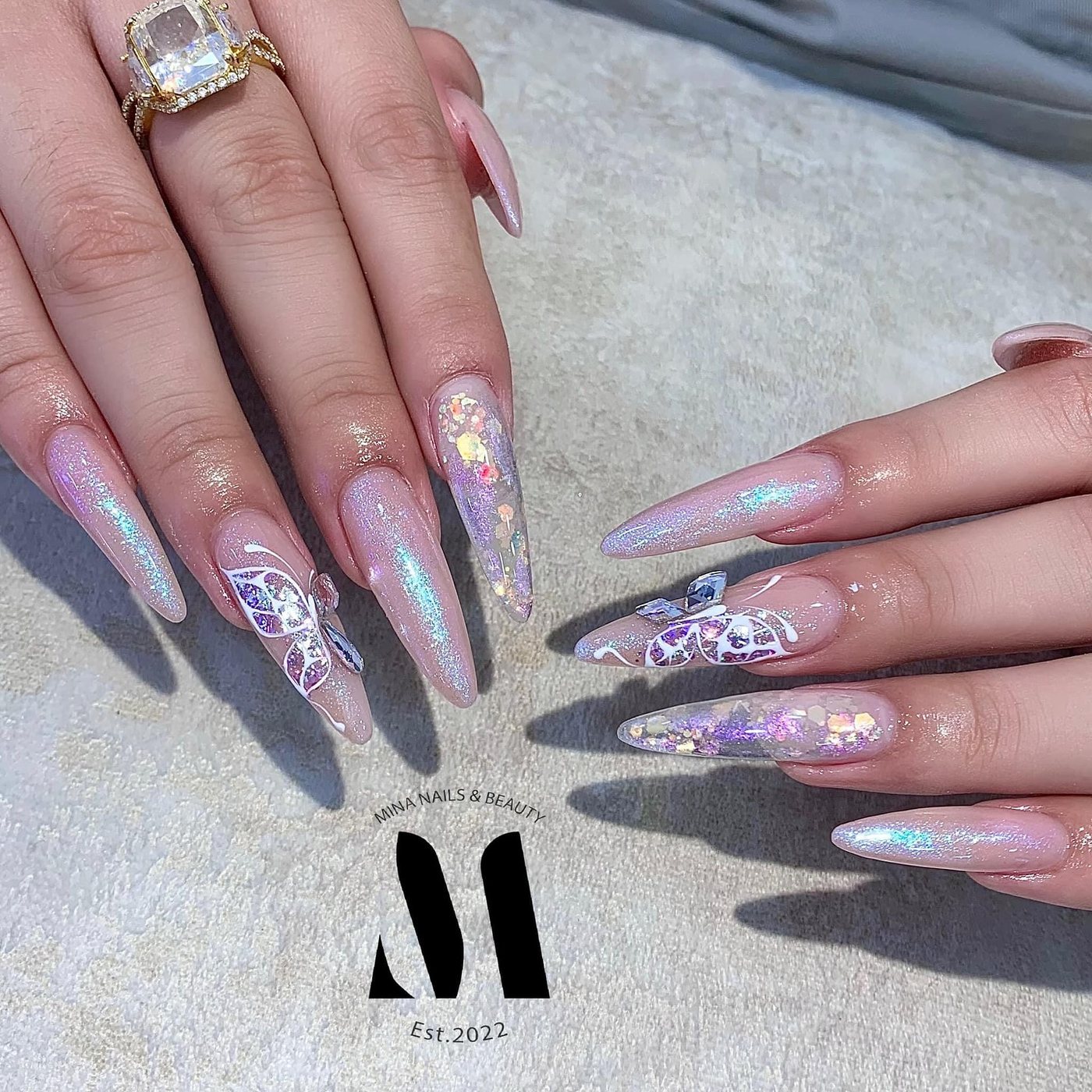 Holografische Stiletto-Nails