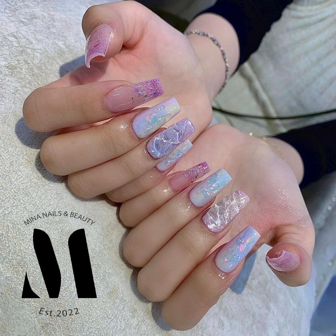 Lila Glitzer-Nails
